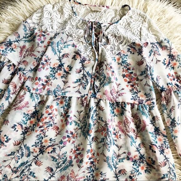 Decree floral bell sleeve top - Picture 4 of 5